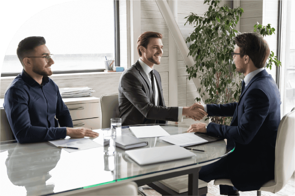 Business leaders establishing a partnership for proactive delivery risk prevention